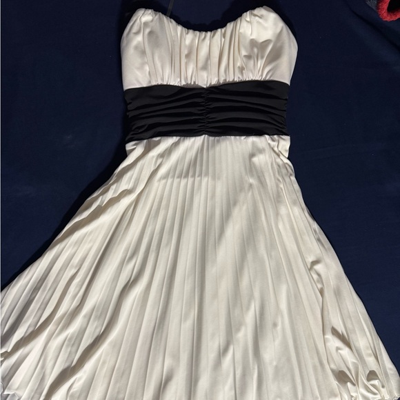 Speechless Dresses & Skirts - Speechless Strapless Cream and Black Dress